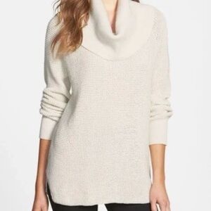 Michael Kohrs Size Medium White Turtleneck Sweater